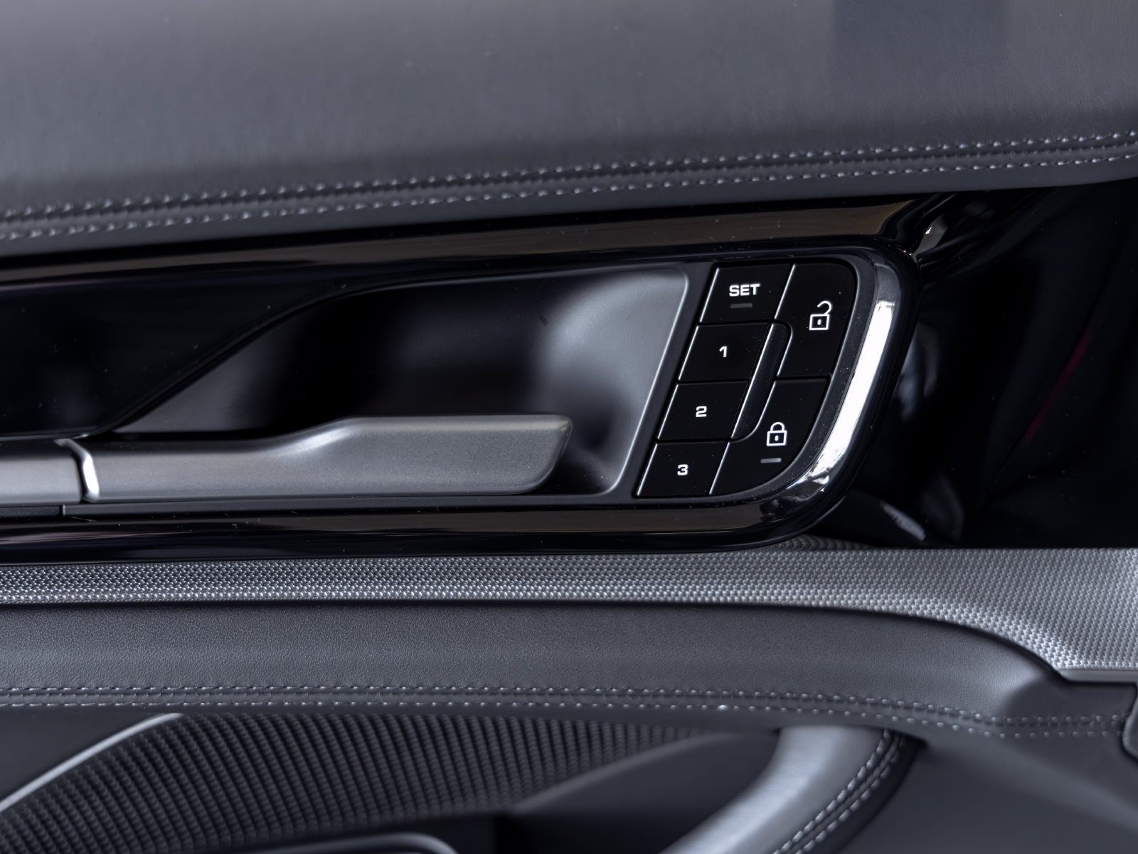 Certified 2024 Porsche Panamera 4 AWD/4WD image 22