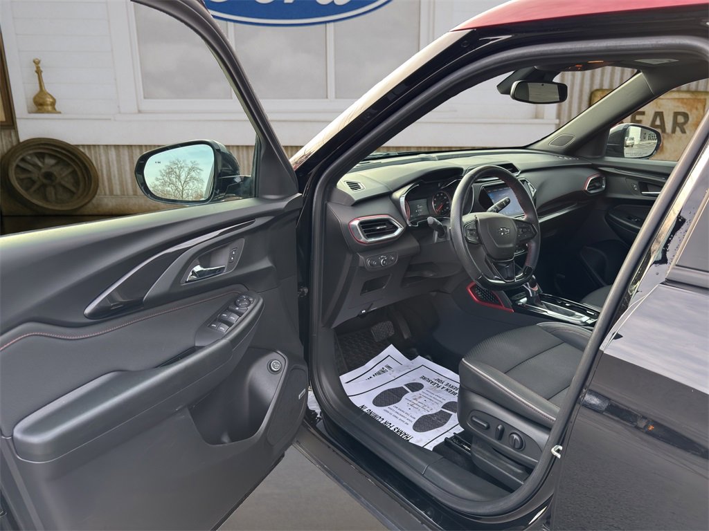Used 2022 Chevrolet TrailBlazer RS w/ Sun and Liftgate Package image 14