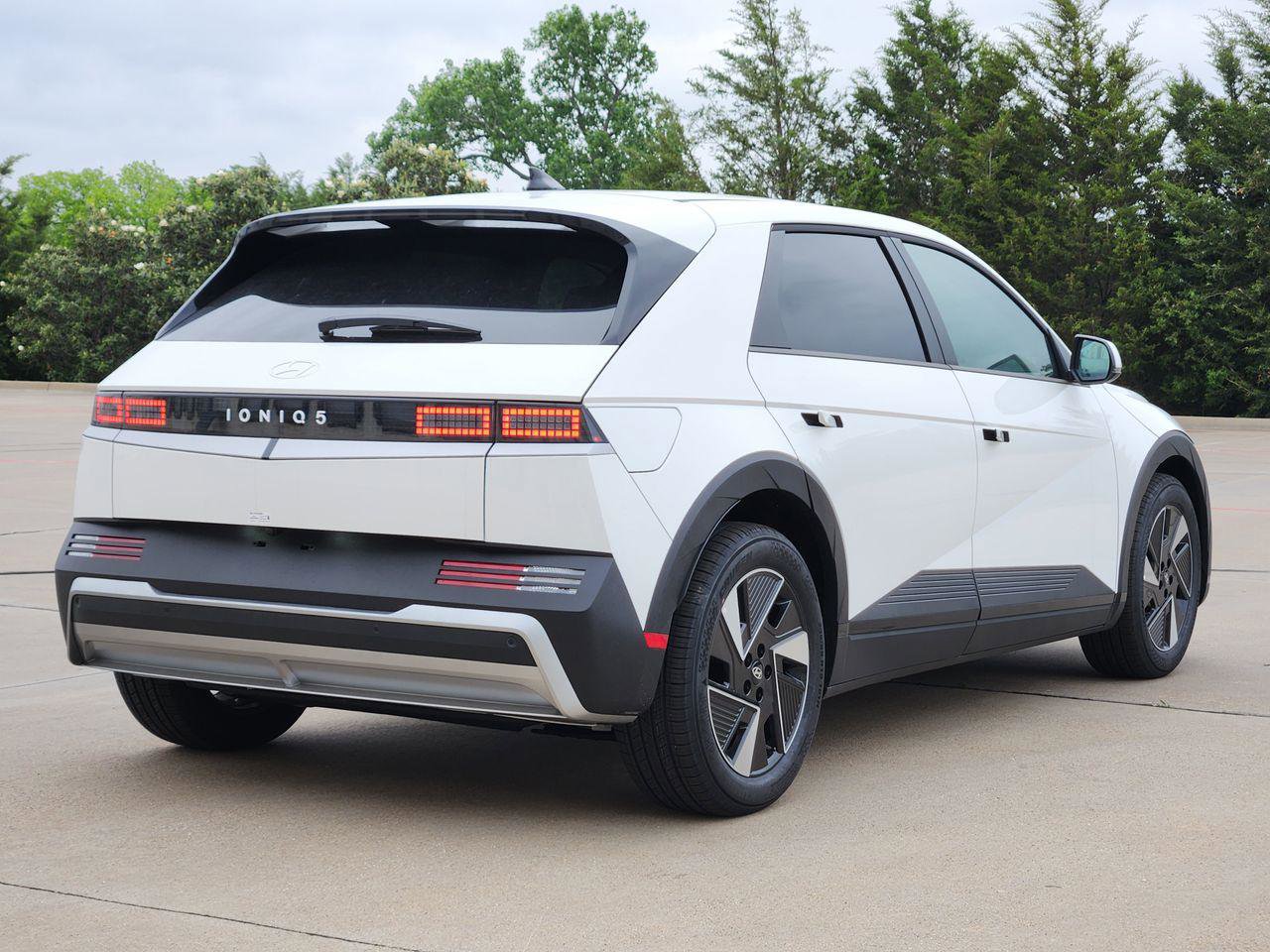 New 2026 Hyundai Ioniq 5 SEL RWD image 4