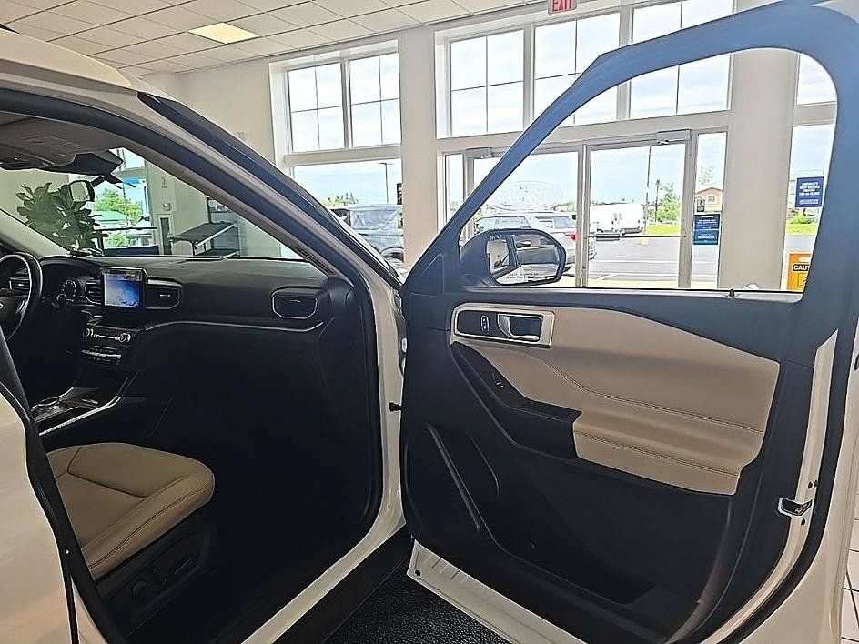 Used 2020 Ford Explorer XLT w/ Equipment Group 202A AWD/4WD image 37