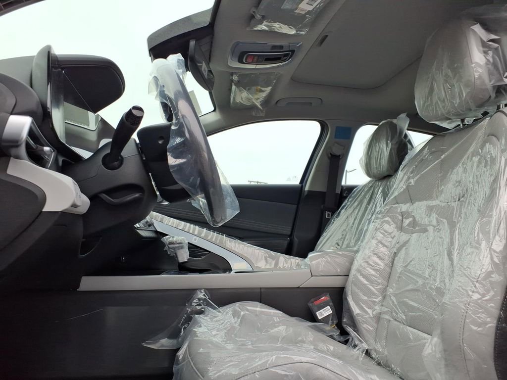 New 2025 Hyundai Elantra Limited image 14