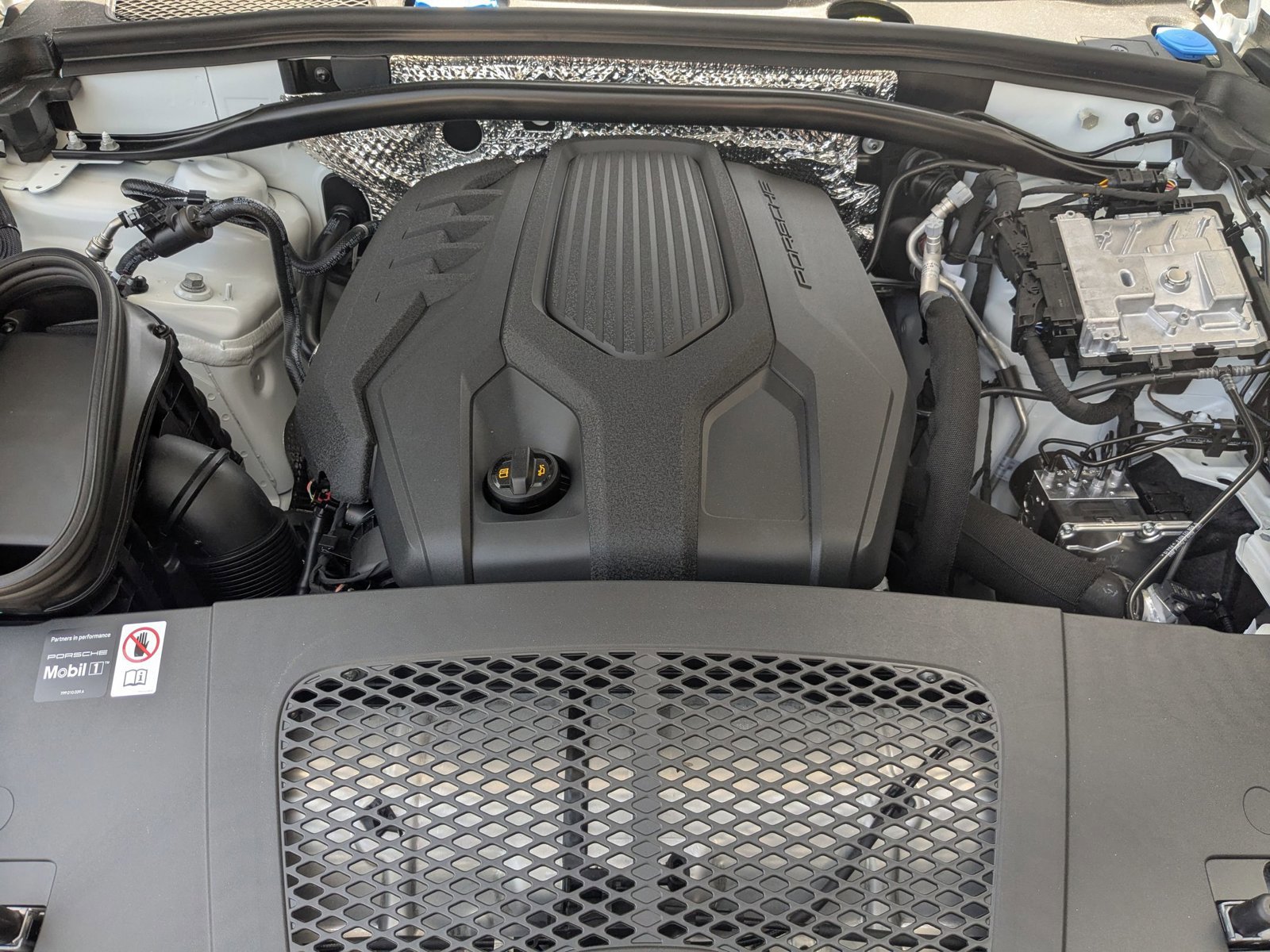 Used 2025 Porsche Macan image 29