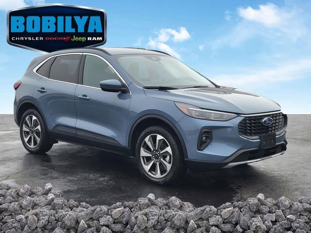 Used 2025 Ford Escape Platinum AWD/4WD image 2