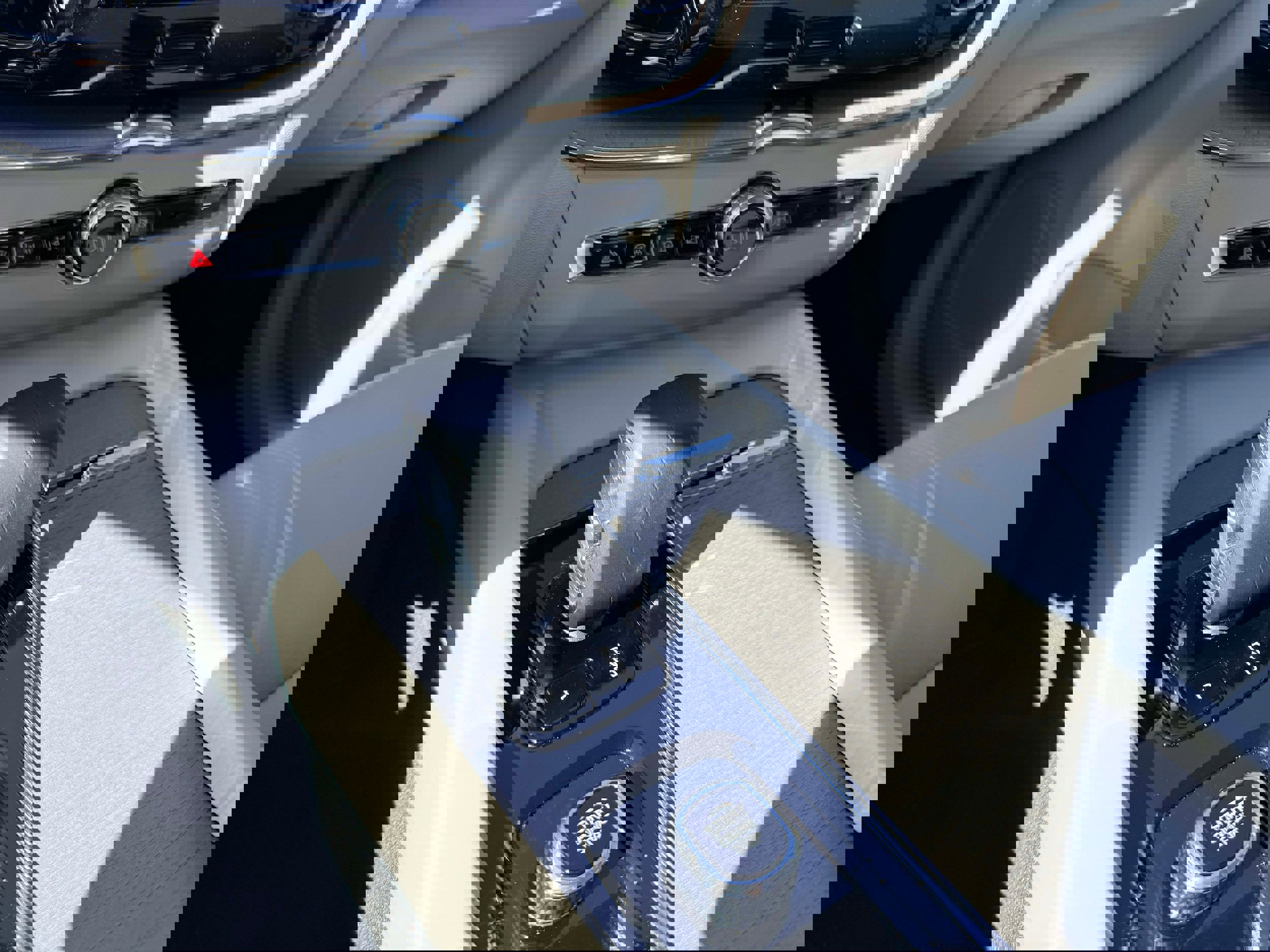 Certified 2023 Volvo XC60 B5 Plus w/ Climate Package image 21