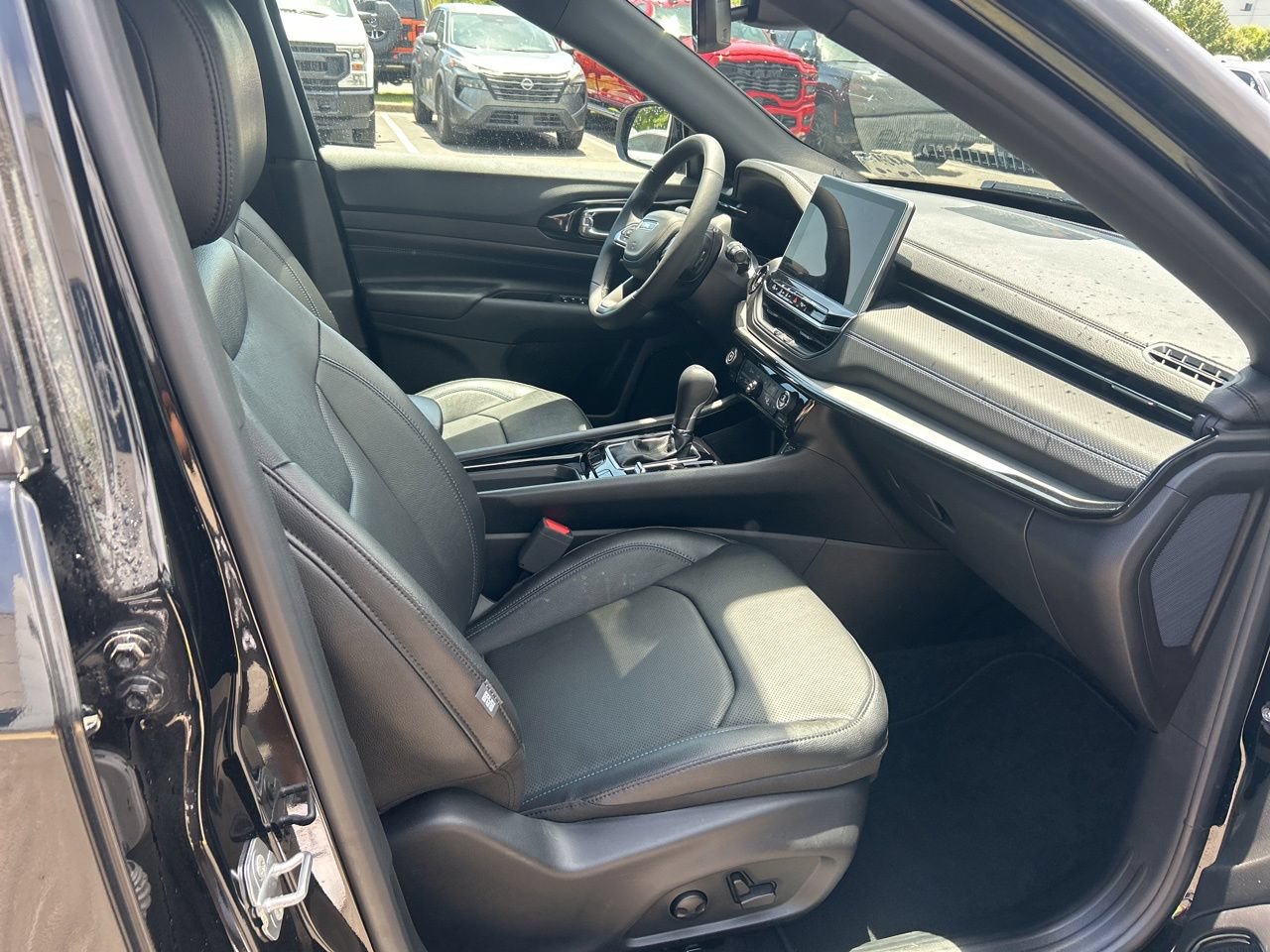 Used 2025 Jeep Compass Limited w/ High Altitude Package AWD/4WD image 16