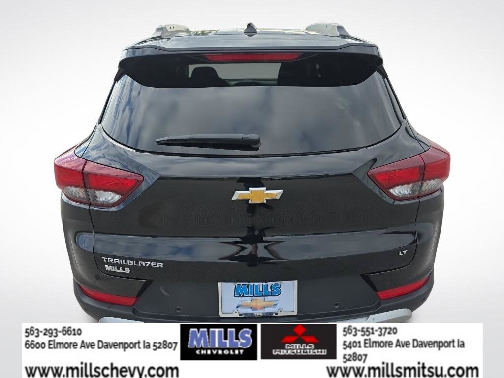 Used 2022 Chevrolet TrailBlazer LT w/ Convenience Package FWD image 4