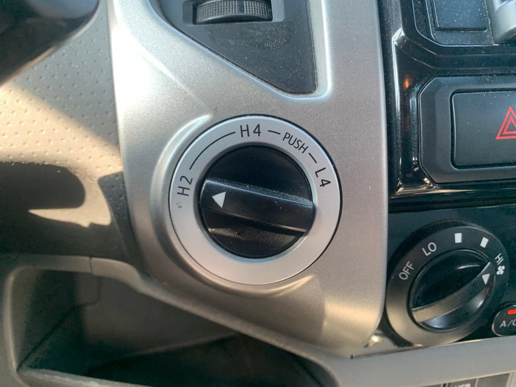 Used 2015 Toyota Tacoma 4x4 Access Cab w/ SR5 Package image 39