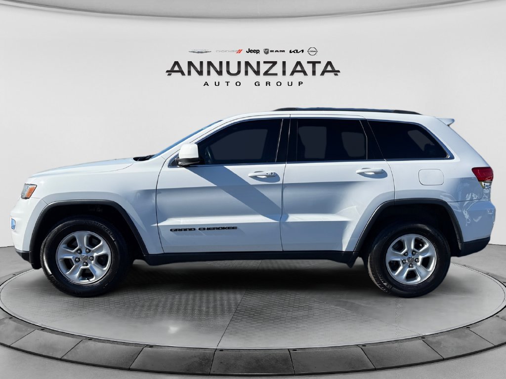 Used 2017 Jeep Grand Cherokee Laredo w/ Quick Order Package 23E AWD/4WD image 2