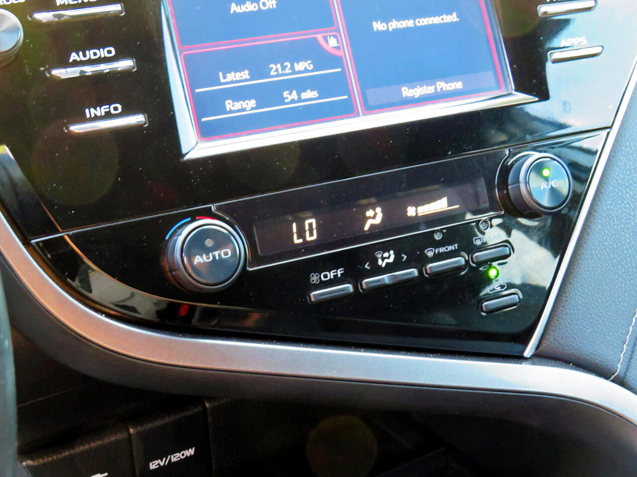 Used 2018 Toyota Camry SE image 23