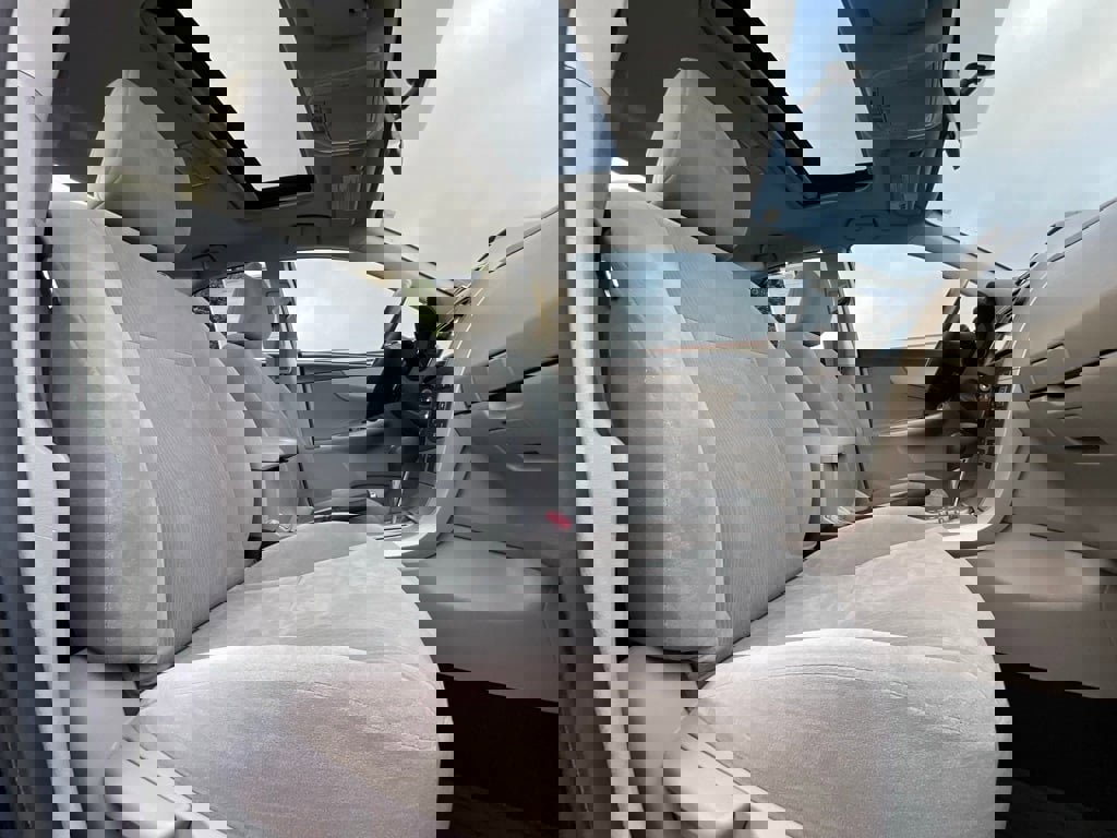 Used 2013 Toyota Corolla LE image 11