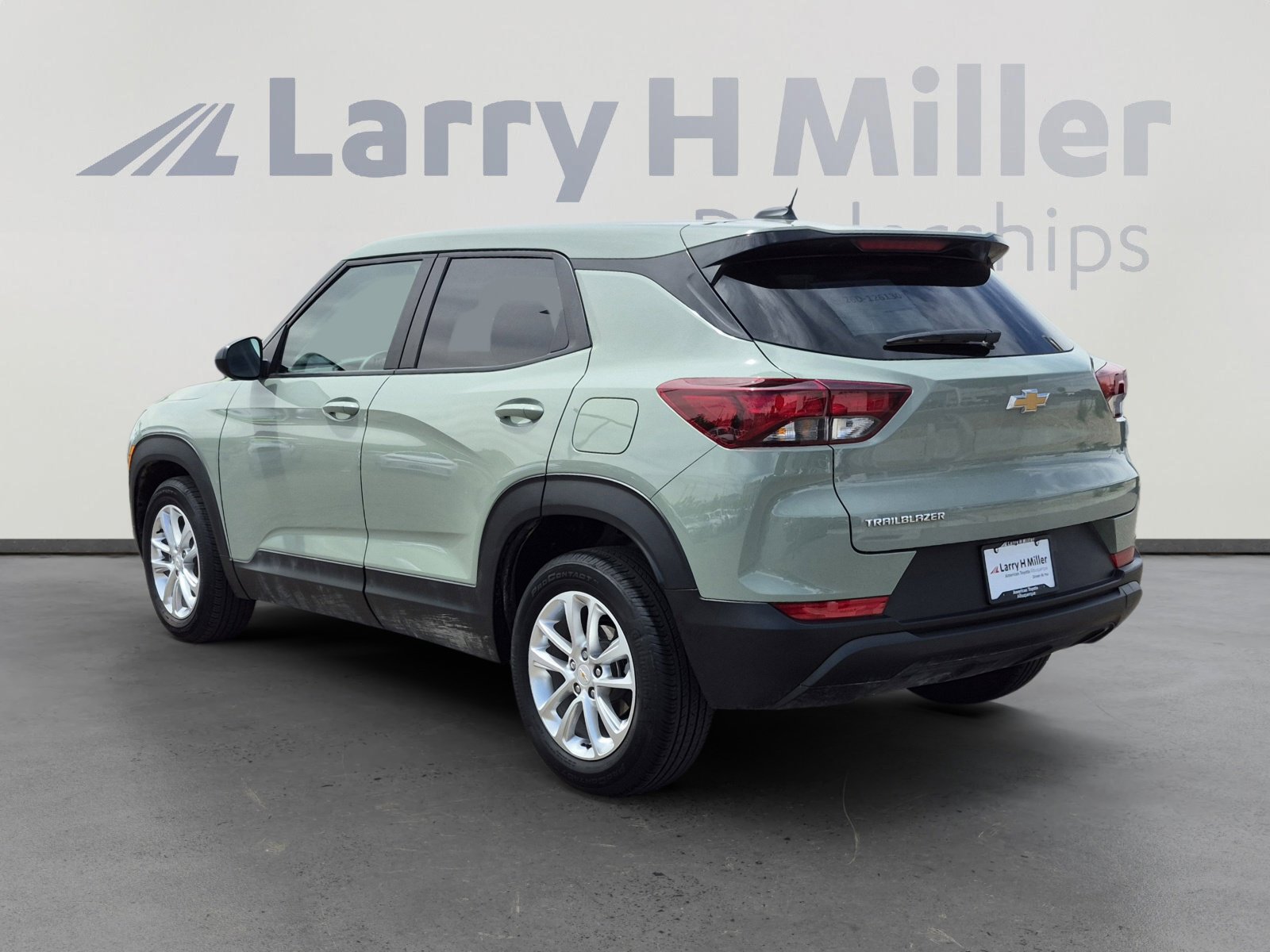 Used 2025 Chevrolet TrailBlazer LS w/ LS Convenience Package FWD image 3