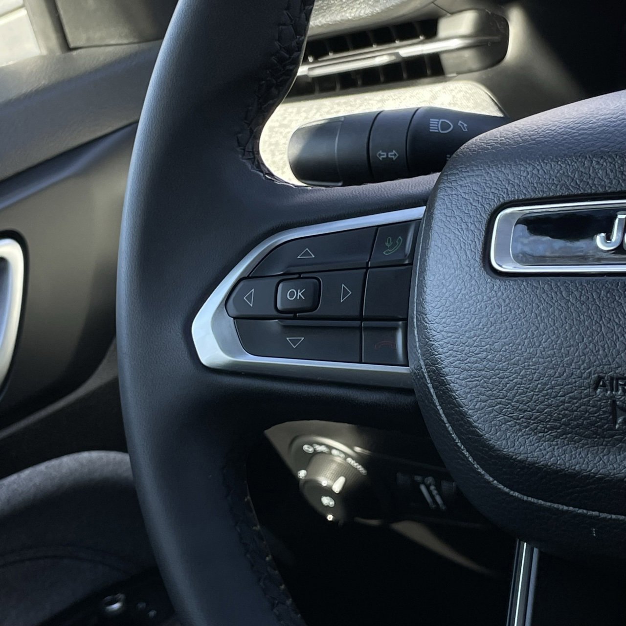 Used 2024 Jeep Compass Latitude image 15