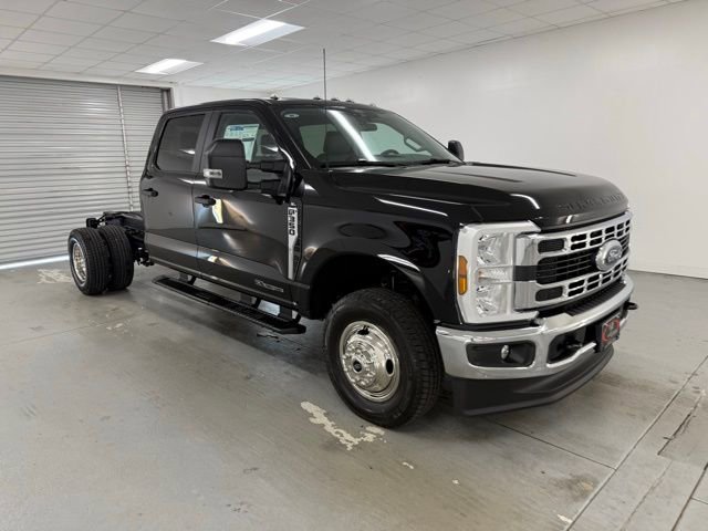 New 2026 Ford F350 XL w/ XL Chrome Package image 3