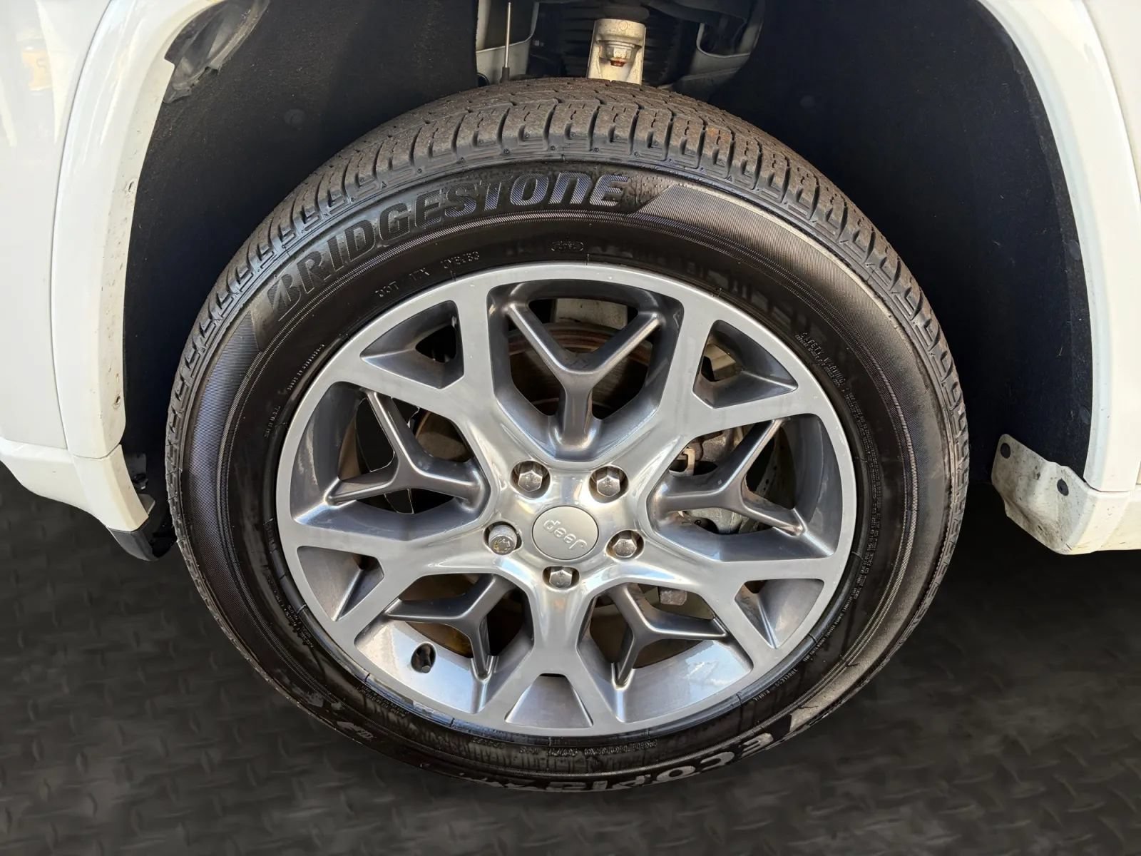 Used 2020 Jeep Grand Cherokee Overland AWD/4WD image 36