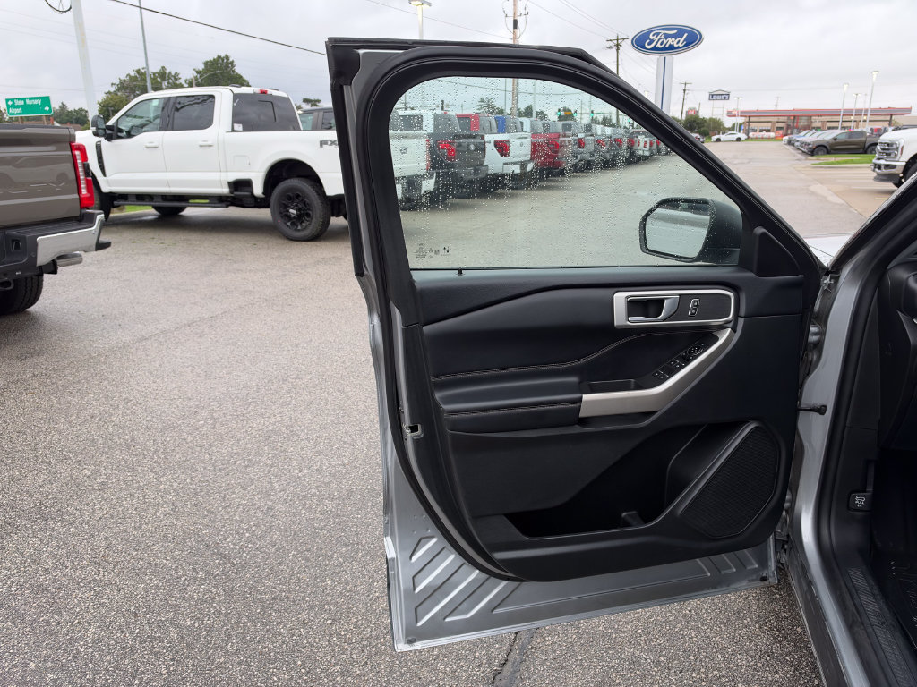 Certified 2023 Ford Explorer XLT w/ Equipment Group 202A AWD/4WD image 12