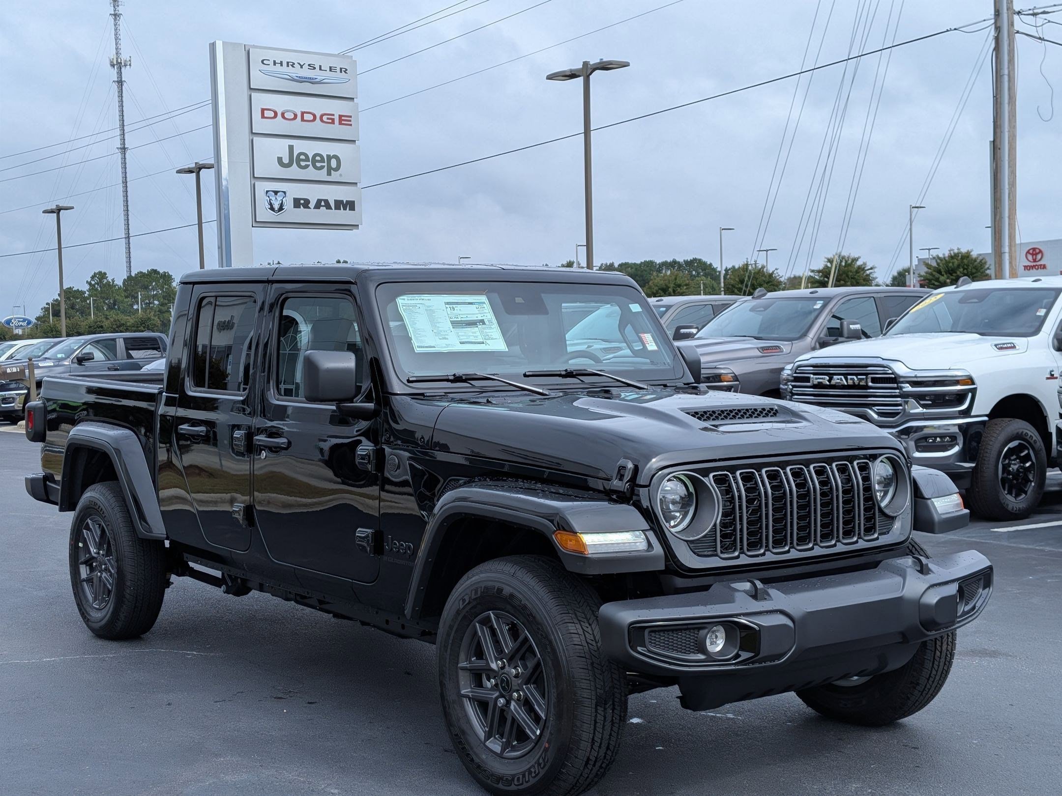 New 2025 Jeep Gladiator Sport AWD/4WD image 3