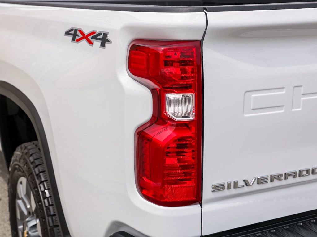 Used 2022 Chevrolet Silverado 2500 Custom w/ Custom Value Package image 7