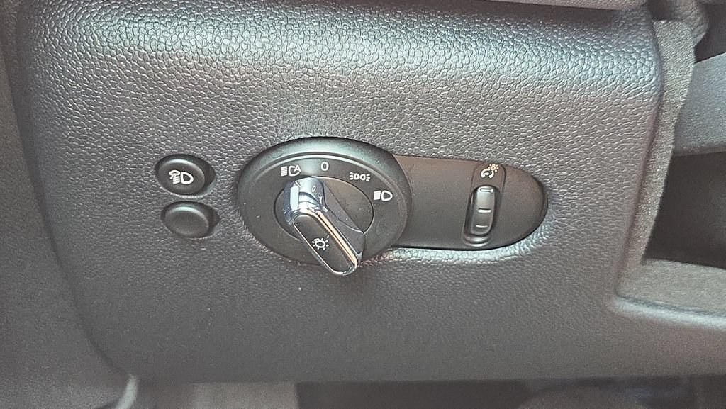 Used 2024 MINI Cooper 2-Door Hardtop FWD image 19