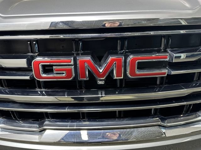 Used 2023 GMC Yukon XL SLT w/ SLT Premium Package image 9