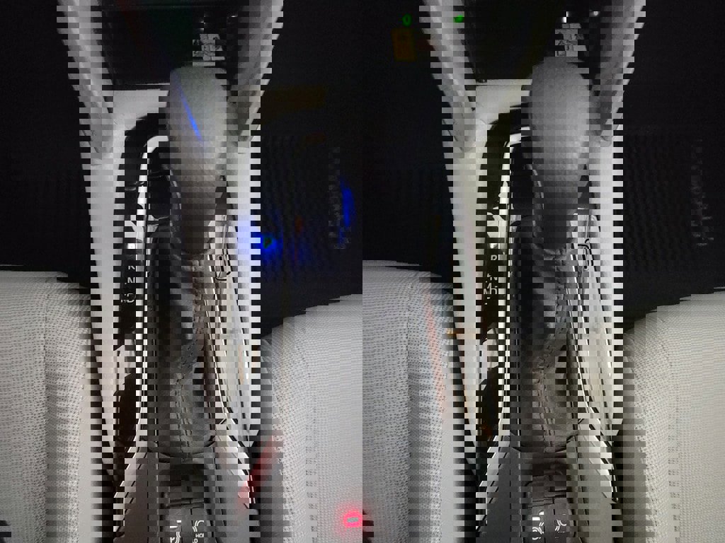 Certified 2022 Toyota Corolla Cross LE image 18