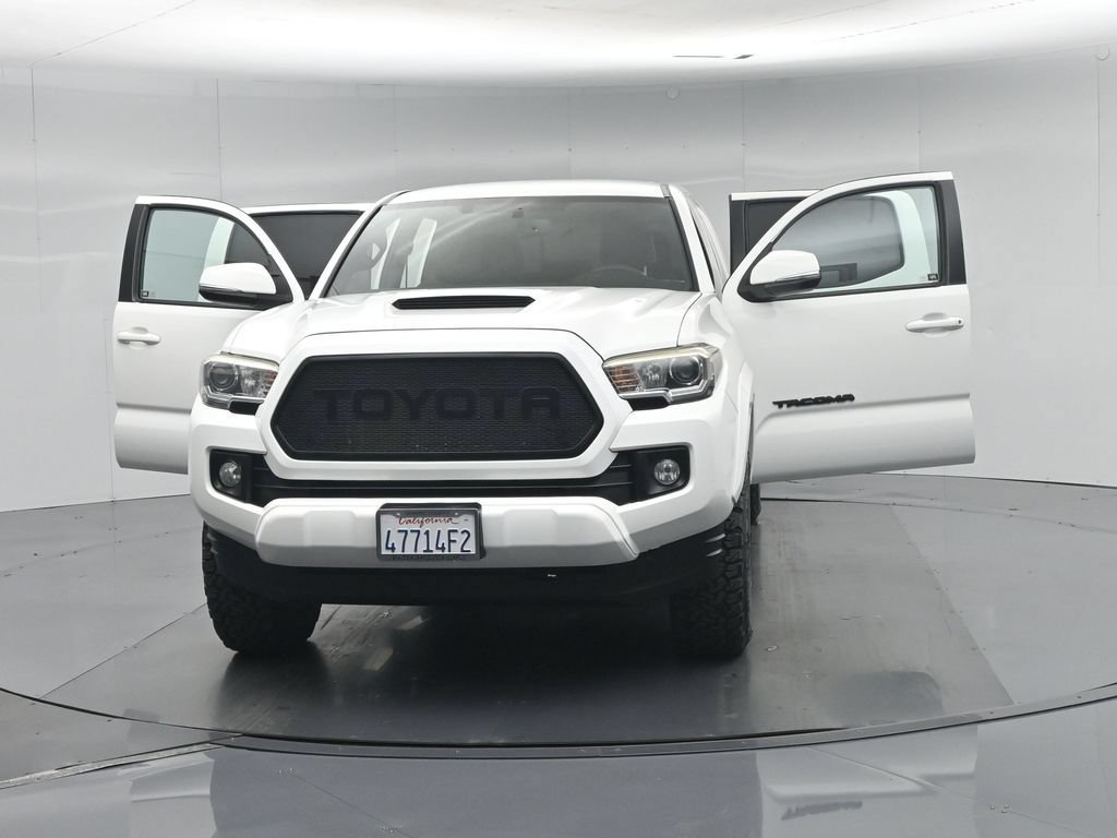 Used 2017 Toyota Tacoma TRD Sport w/ Tow Package RWD image 31