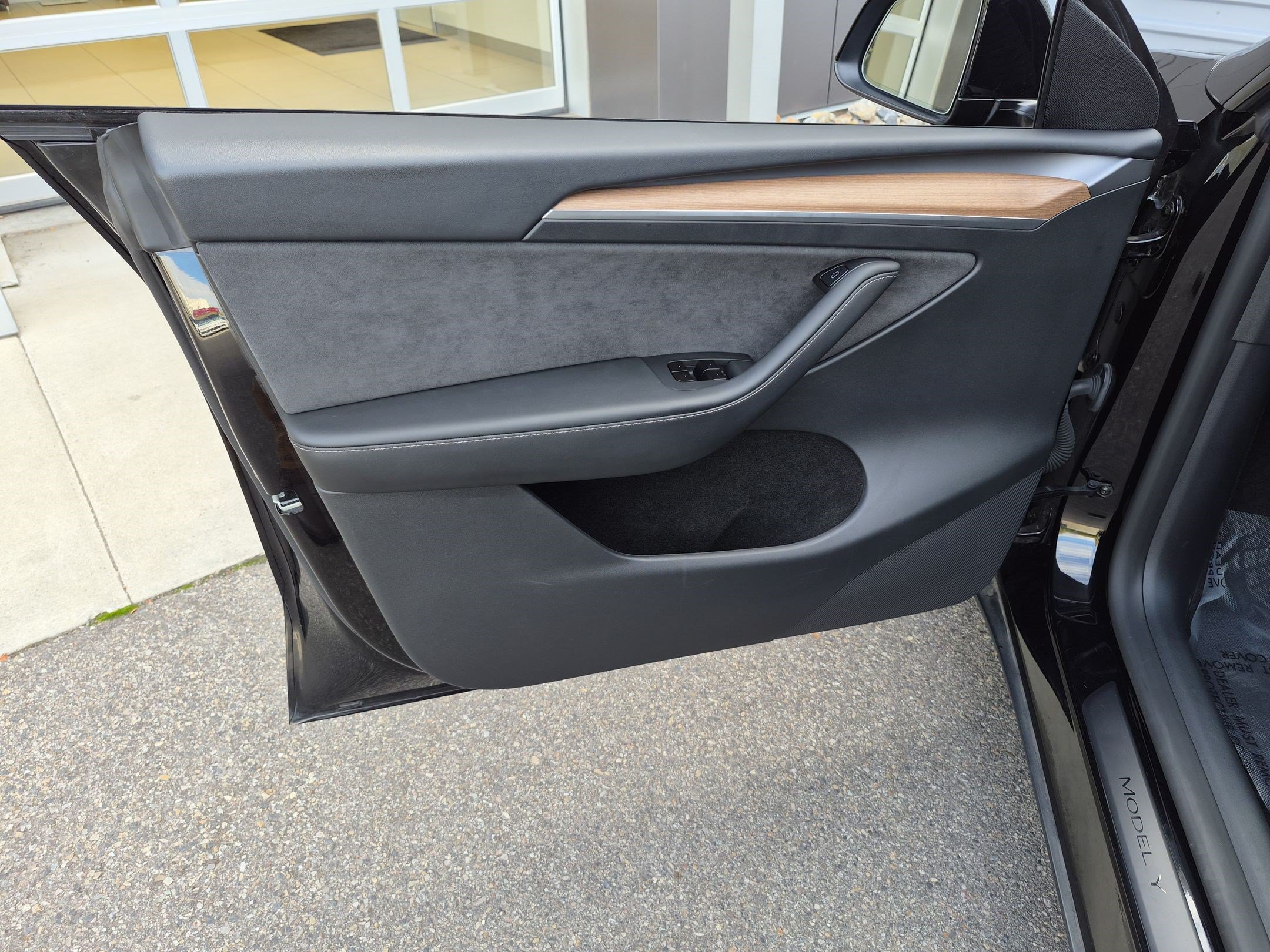 Used 2025 Tesla Model Y Performance AWD/4WD image 13