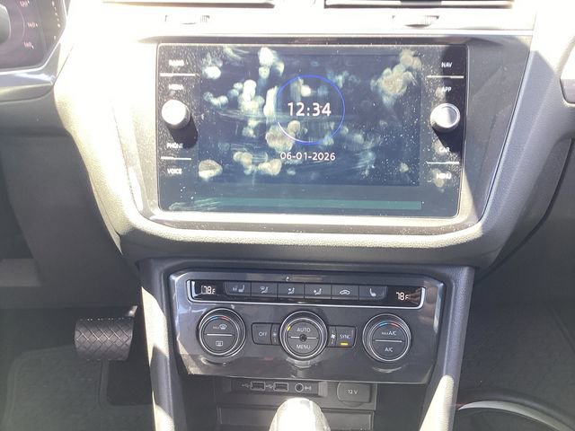 Used 2020 Volkswagen Tiguan SEL AWD/4WD image 10