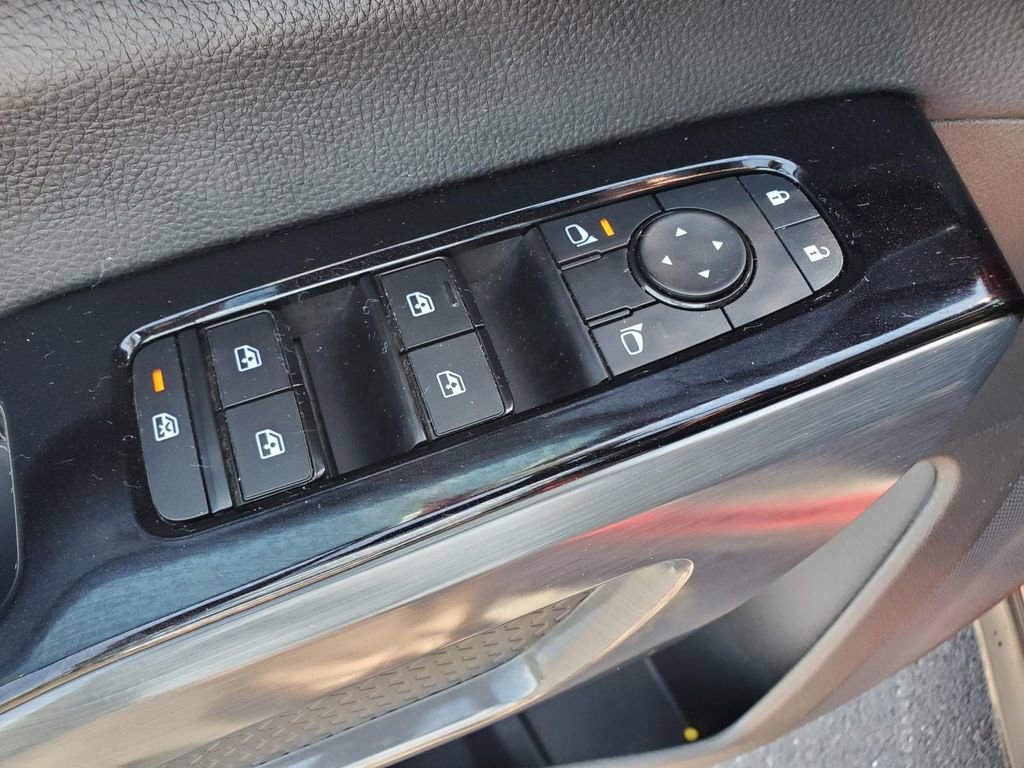 Certified 2025 Nissan Pathfinder SL w/ SL Premium Package FWD image 22