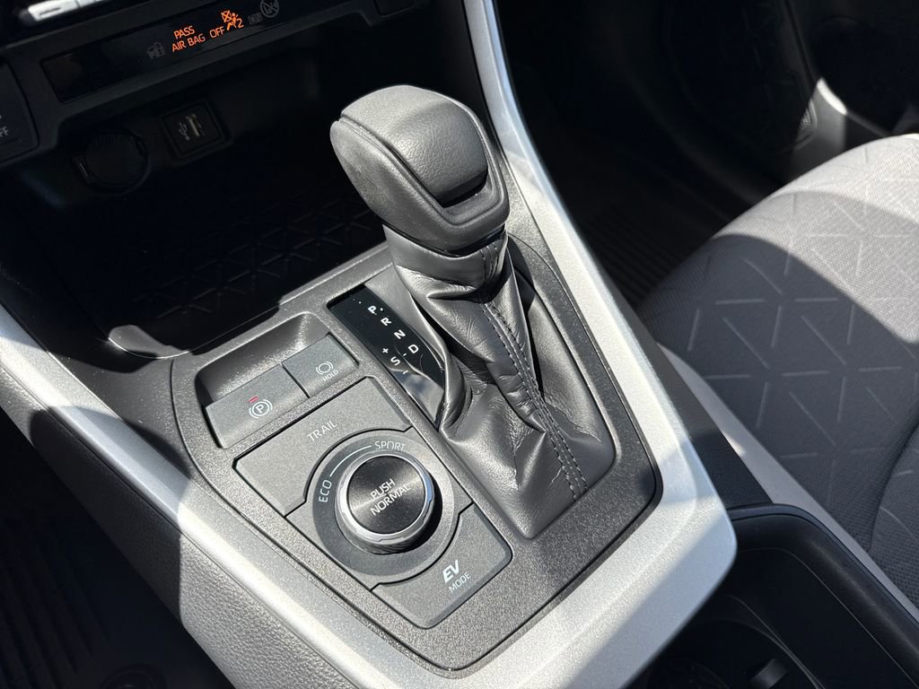 Used 2024 Toyota RAV4 XLE w/ Convenience Package image 23