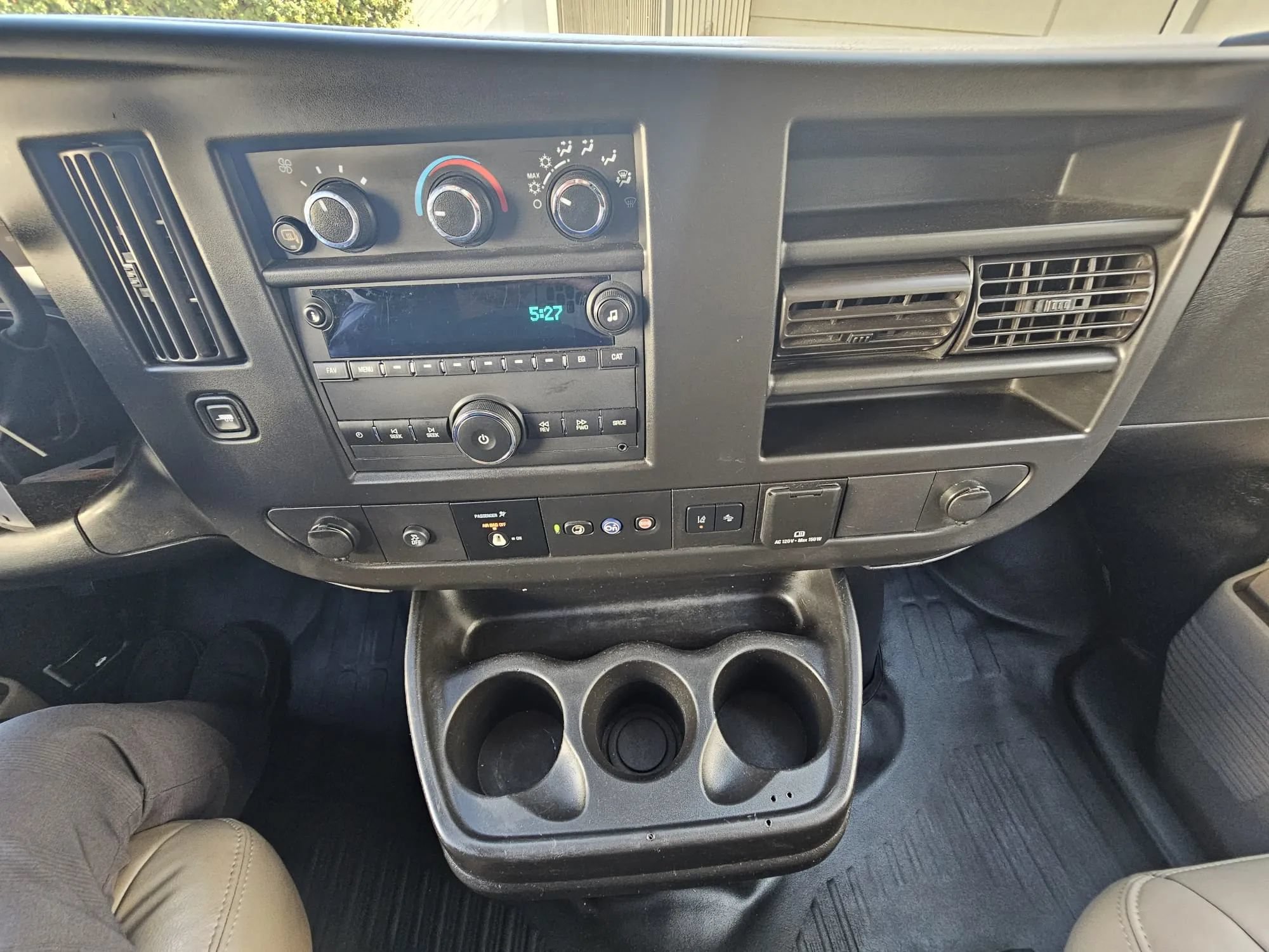Used 2021 Chevrolet Express 3500 w/ Driver Convenience Package RWD image 27