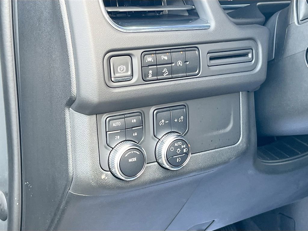 Used 2023 GMC Yukon AT4 AWD/4WD image 10