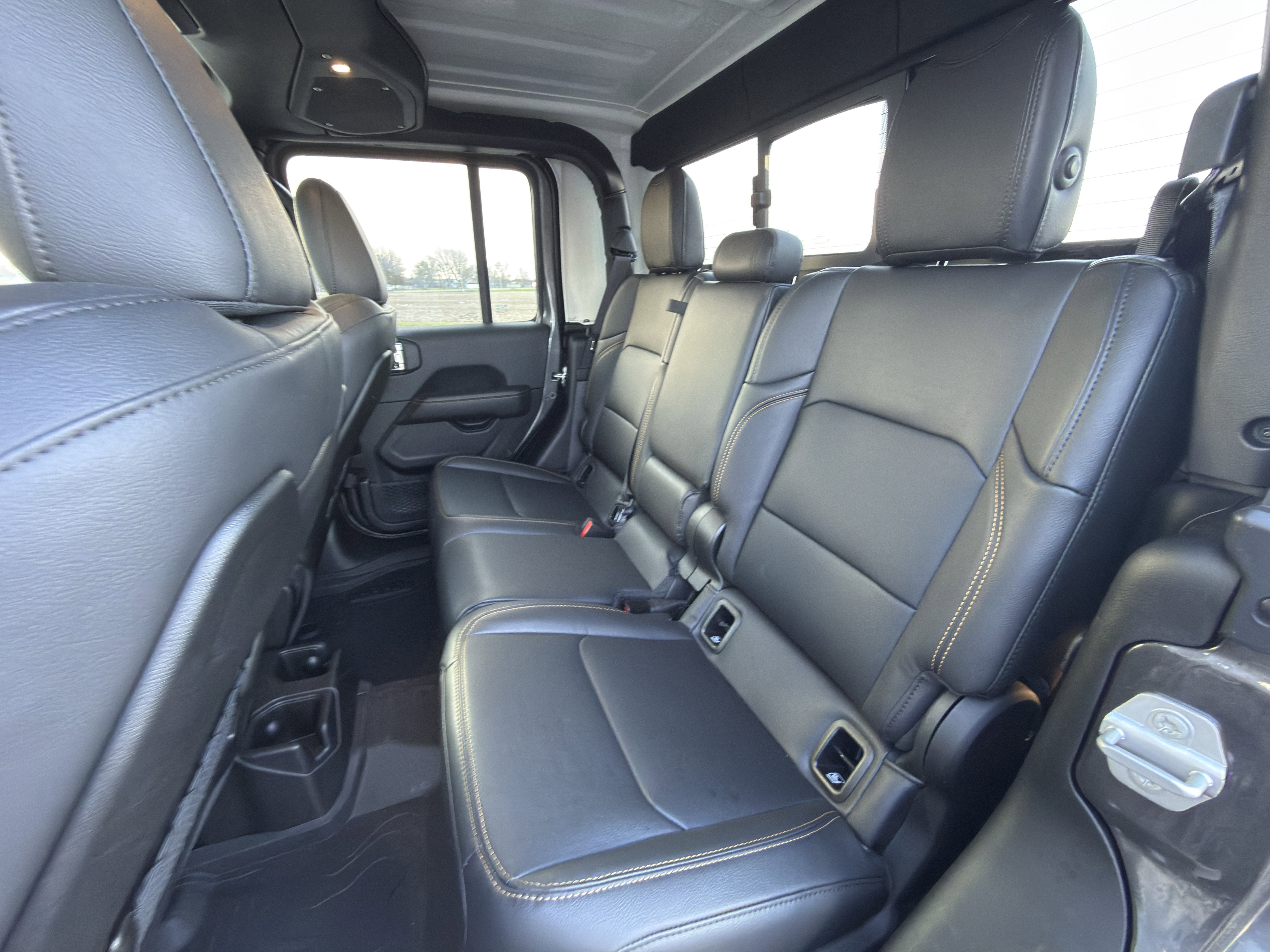 Used 2025 Jeep Gladiator Sport image 10