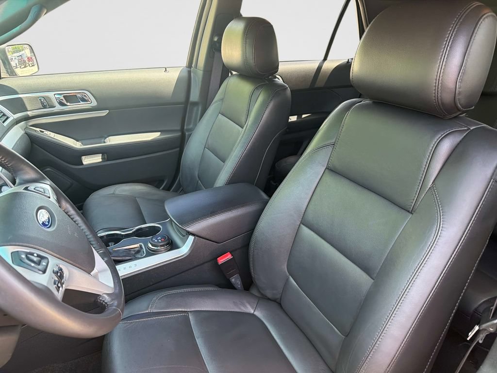 Used 2015 Ford Explorer XLT w/ Equipment Group 202B AWD/4WD image 23