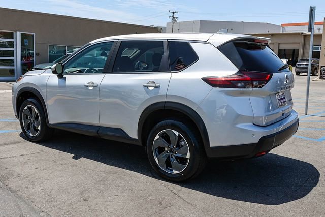 Used 2024 Nissan Rogue SV AWD/4WD image 4