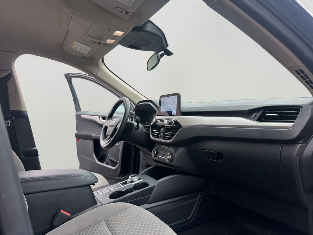 Used 2020 Ford Escape SE image 11