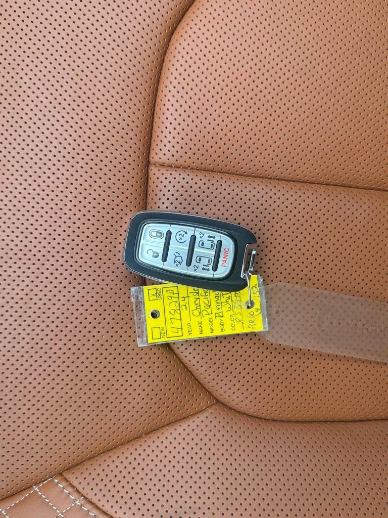 Used 2024 Chrysler Pacifica Pinnacle image 44