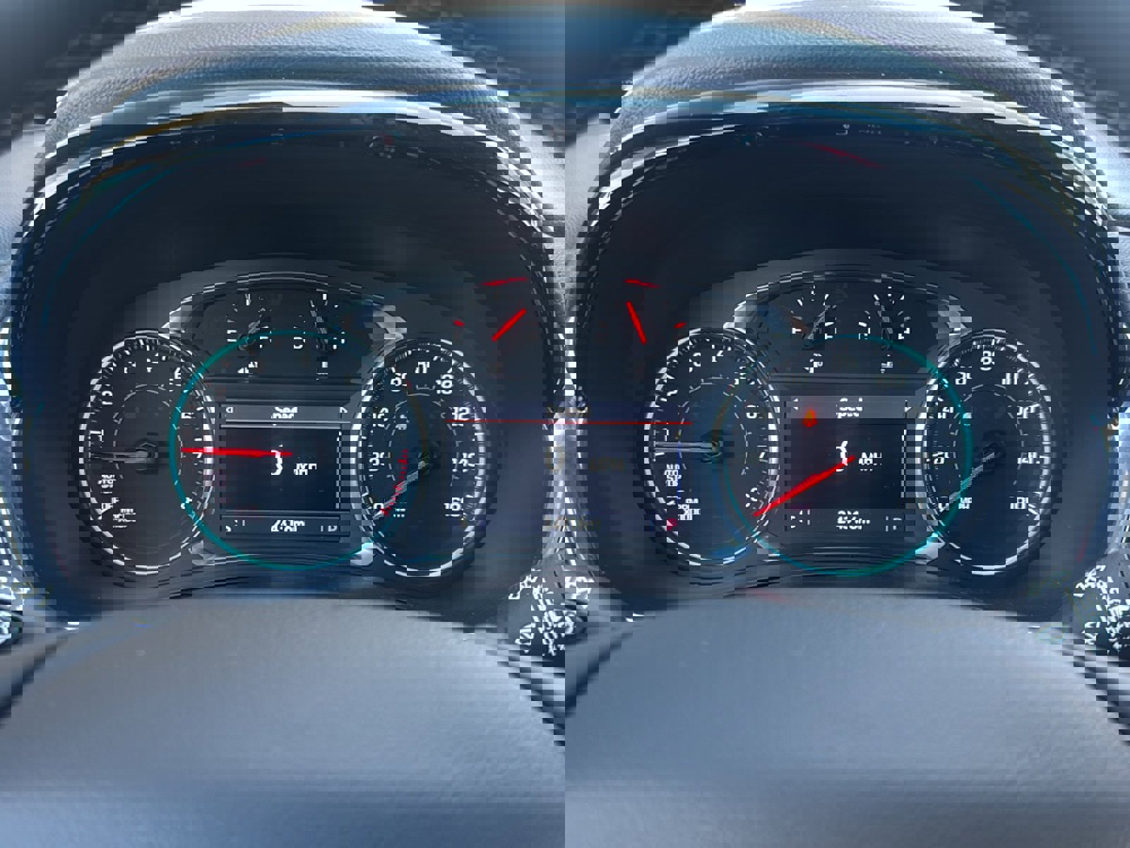 Used 2023 Chevrolet Traverse LT w/ Rear Camera Mirror Package image 29