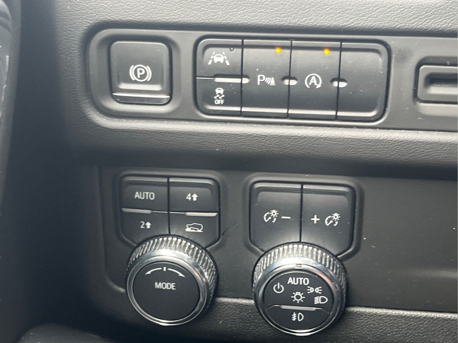 Used 2023 GMC Yukon SLT AWD/4WD image 14