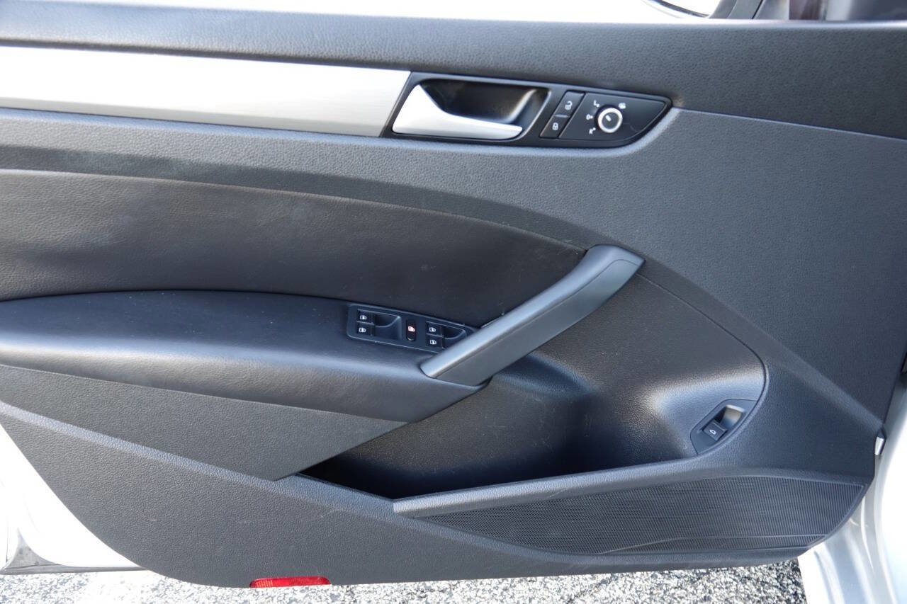 Used 2015 Volkswagen Passat TDI SE FWD image 55