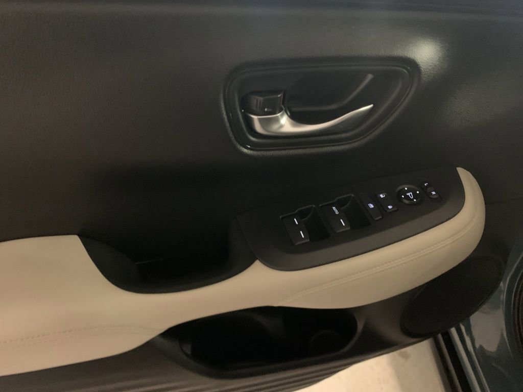 Used 2023 Honda HR-V LX image 12