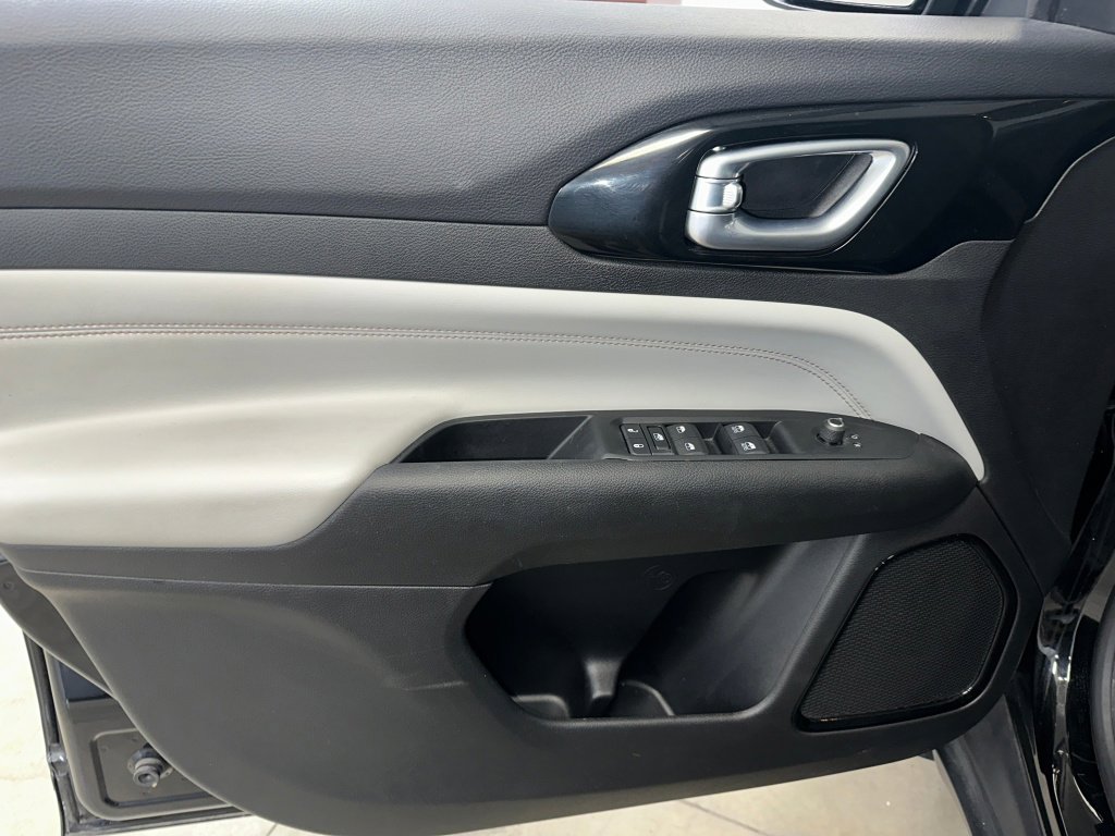 Used 2022 Jeep Compass Limited image 4