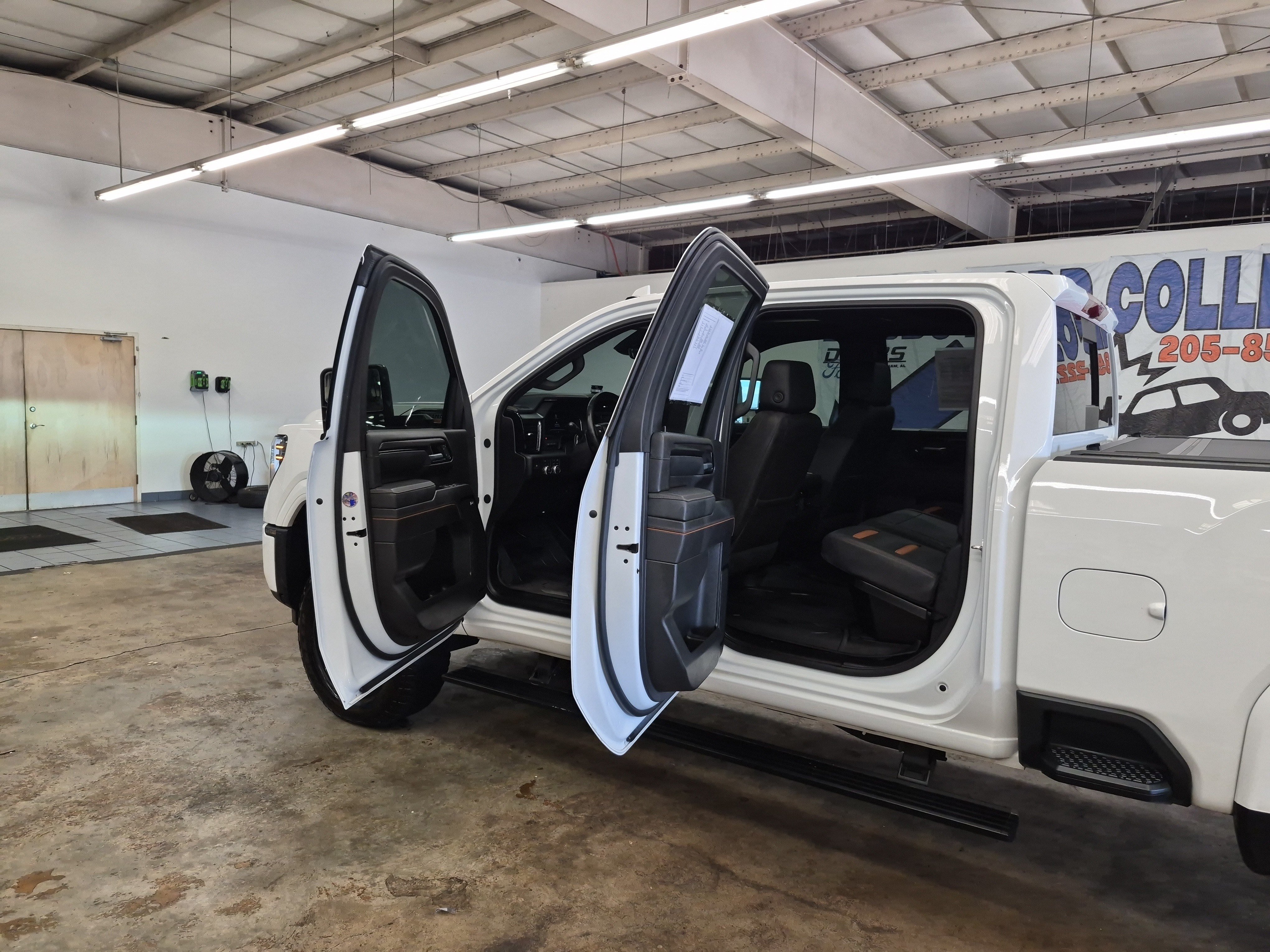 Used 2025 GMC Sierra 2500 AT4 w/ AT4 Premium Plus Package AWD/4WD image 23