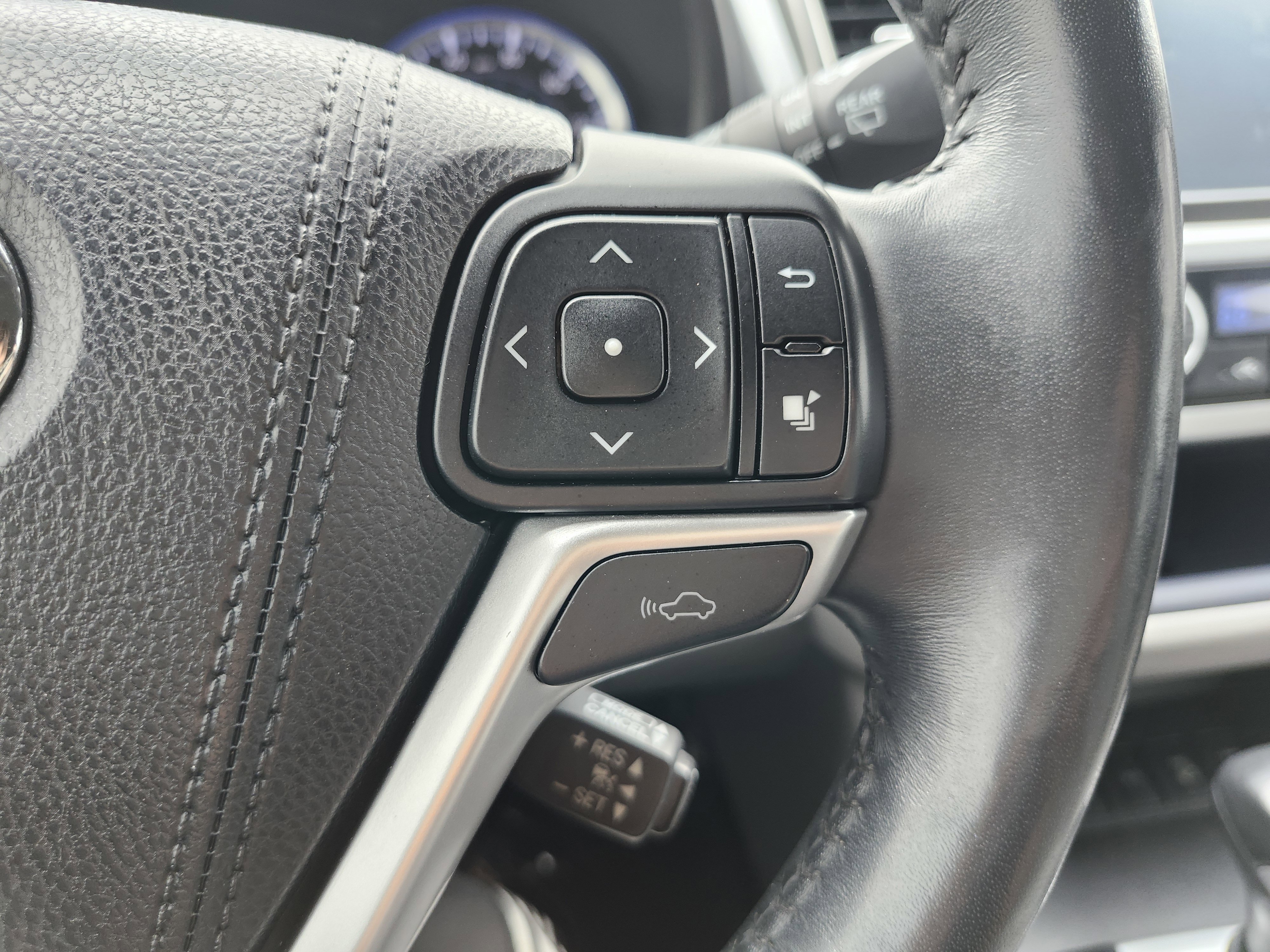 Used 2016 Toyota Highlander Limited image 36