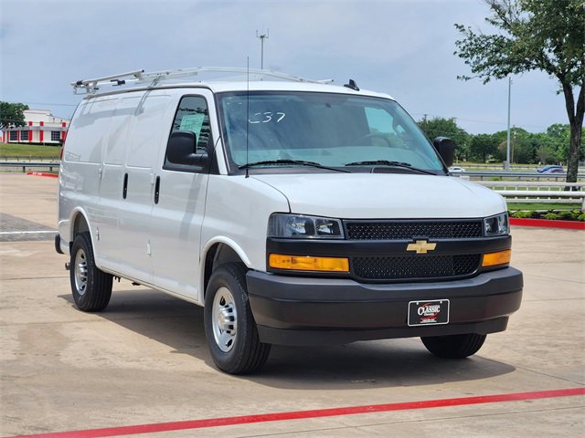 New 2025 Chevrolet Express 2500 w/ Driver Convenience Package RWD video 2