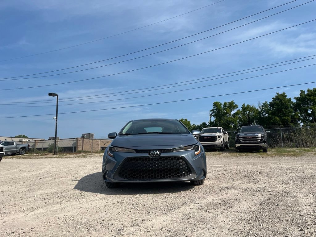 Used 2022 Toyota Corolla LE w/ LE Convenience Package FWD image 4