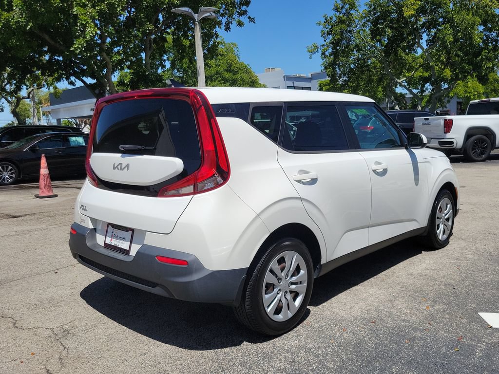 Certified 2022 Kia Soul LX FWD image 9