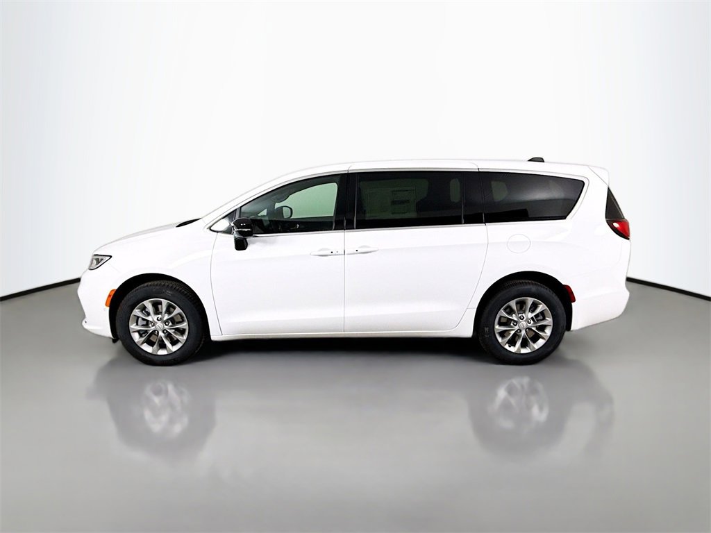 New 2026 Chrysler Pacifica Select image 6