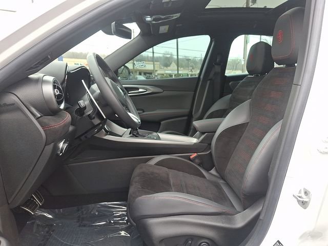 Used 2024 Alfa Romeo Tonale Veloce w/ Active Assist Package image 13