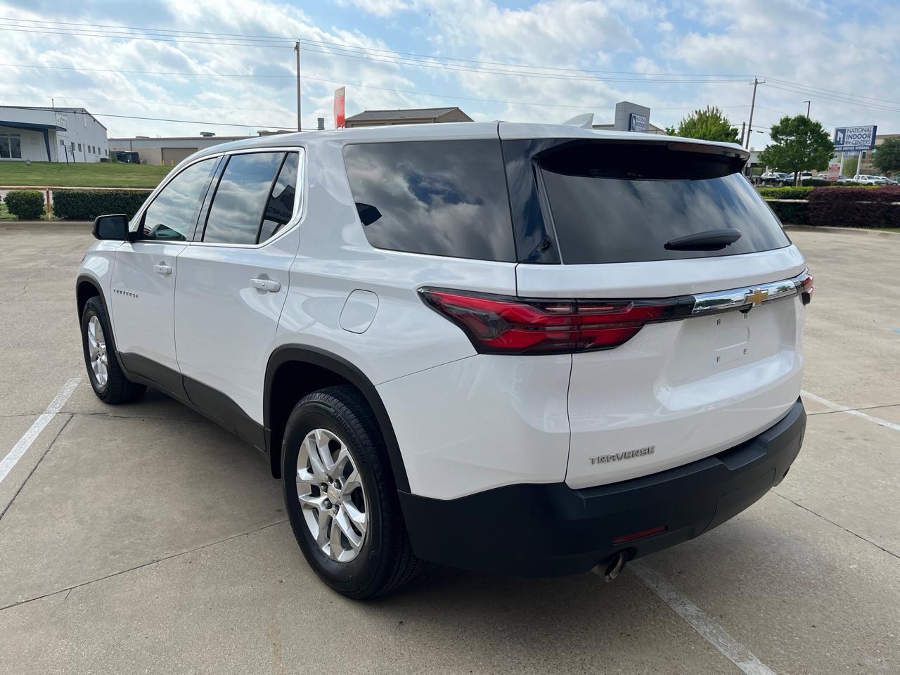 Used 2022 Chevrolet Traverse LS image 4