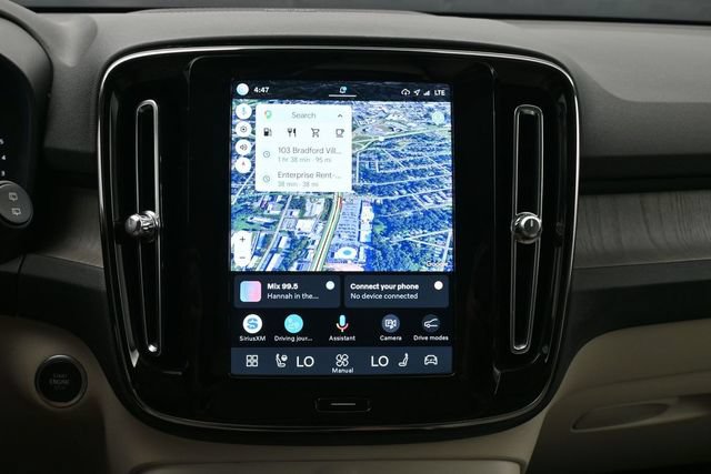 Used 2023 Volvo XC40 B5 Plus w/ Driver Assist Package AWD/4WD image 14